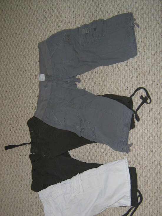 American Eagle Outfitters Pants - y2k cargo capris (white pair not included)